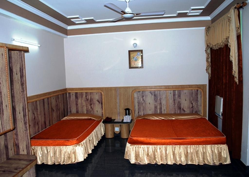 Hotel Chirag International Katra  Rom bilde